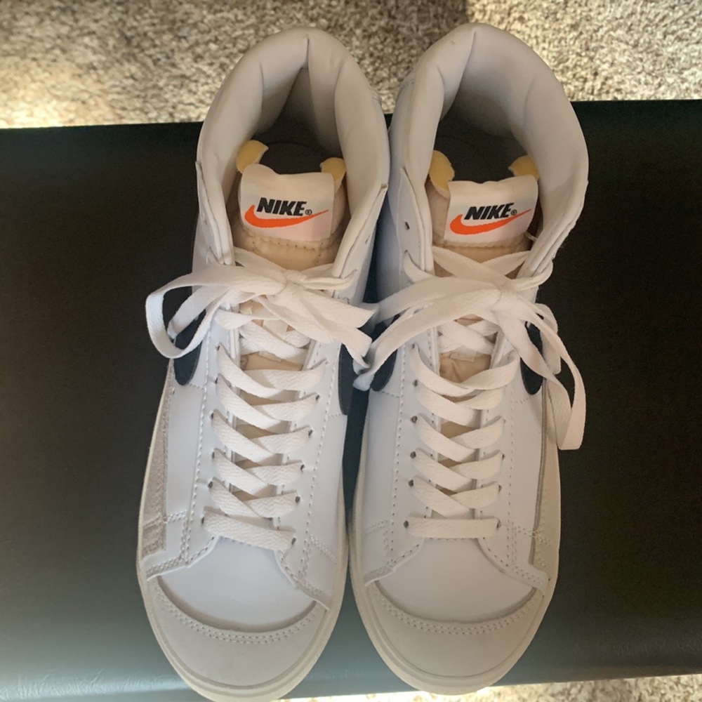 Women’s Nike Blazer Mid 77
